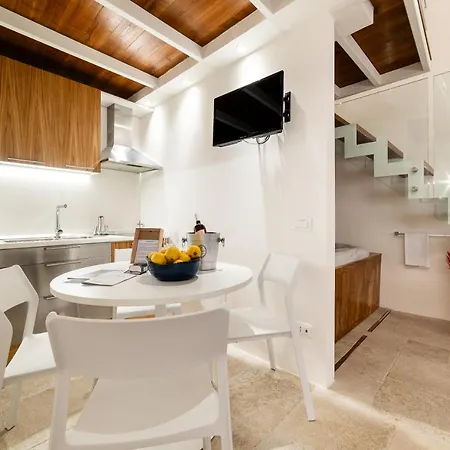 Old Court Luxury Suite&spa By Monholiday *